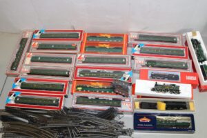 15lbs of Assorted Lima + Bachmann Model Trains