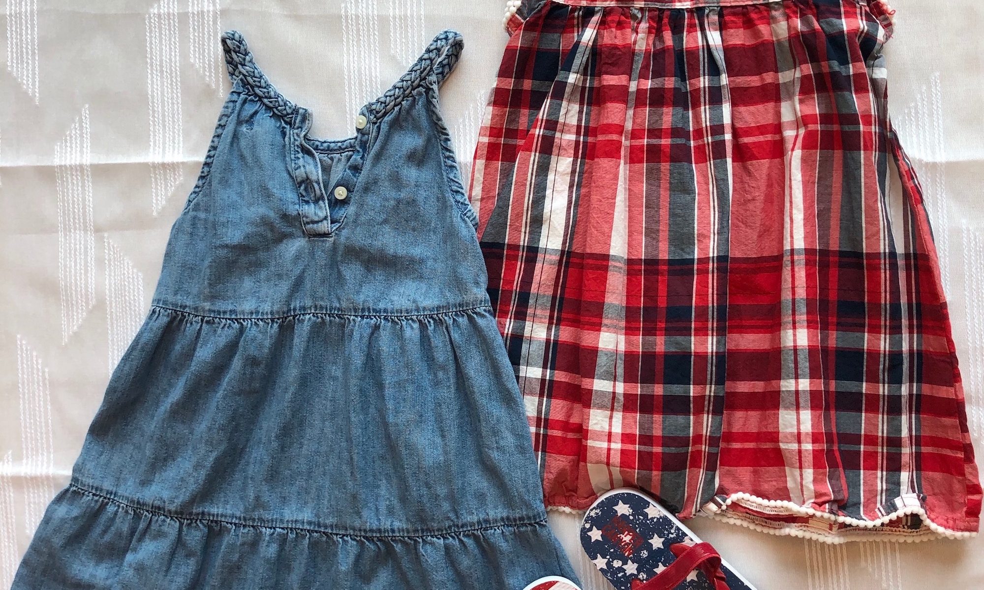 Girls' sleeveless dress and shoes with stripes and stars